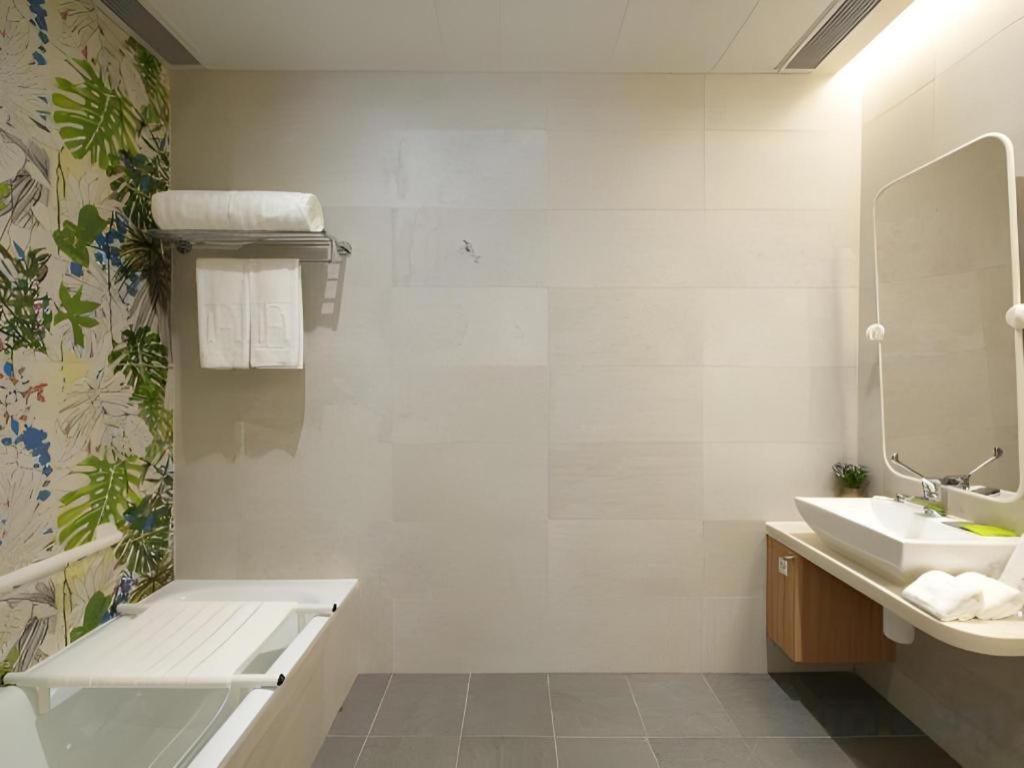 Hotel Ease Access - Lai Chi Kok Гонконг Экстерьер фото
